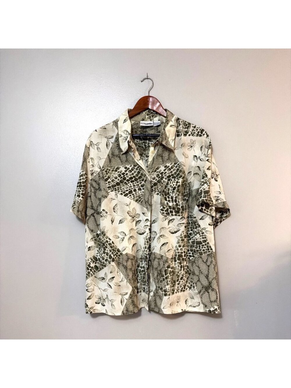 Alfred Dunner Womens 22W Button Up Blouse Abstract Animal & Floral Beige & Green